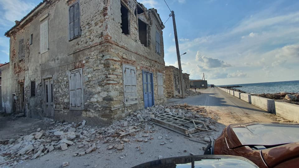 katestrameno spiti seismos