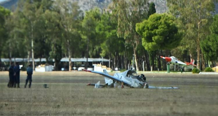 Διασωληνωμένος ο ένας πιλότος μετά την πτώση του αεροσκάφους στο Τατόι -Το σενάριο για το τι συνέβη