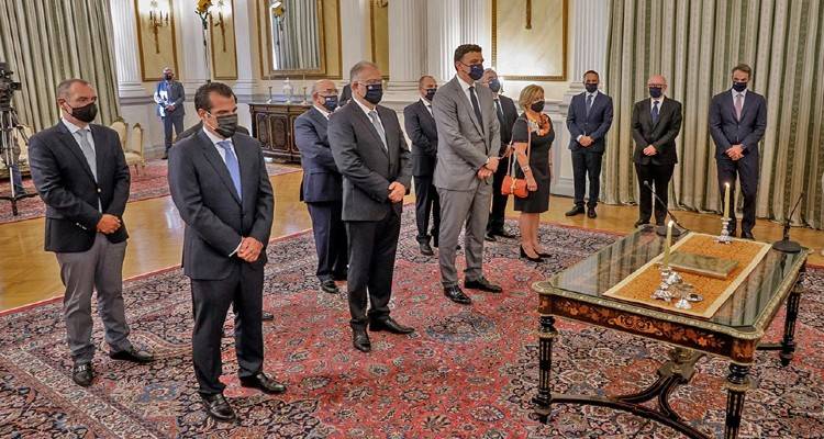 Ανασχηματισμός: Κέρδη και ζημίες μετρούν στην κυβέρνηση