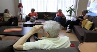 &Kappa;&lambda;&iota;&mu;&alpha;&tau;&iota;&zeta;ό&mu;&epsilon;&nu;&omicron;&iota; &delta;&eta;&mu;&omicron;&tau;&iota;&kappa;&omicron;ί &chi;ώ&rho;&omicron;&iota; &sigma;&tau;&omicron;&nu; &Delta;ή&mu;&omicron; &Lambda;ή&mu;&nu;&omicron;&upsilon; &gamma;&iota;&alpha; &pi;&rho;&omicron;&sigma;&tau;&alpha;&sigma;ί&alpha; &alpha;&pi;ό &tau;&omicron;&nu; &kappa;&alpha;ύ&sigma;&omega;&nu;&alpha;