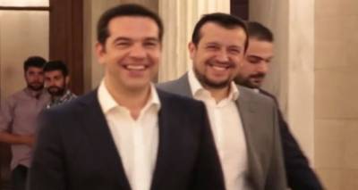 &Tau;&rho;ί&alpha; &chi;&rho;ό&nu;&iota;&alpha; &alpha;&pi;ό &tau;&omicron; &delta;&eta;&mu;&omicron;&psi;ή&phi;&iota;&sigma;&mu;&alpha; &tau;&omicron;&upsilon; 2015: &Pi;ώ&sigmaf; &phi;&tau;ά&sigma;&alpha;&mu;&epsilon; &alpha;&pi;ό &tau;&alpha; &delta;ά&kappa;&rho;&upsilon;&alpha; &chi;&alpha;&rho;ά&sigmaf; &sigma;&tau;&omicron; &pi;&omicron;&tau;ά&mu;&iota; &phi;ό&rho;&omega;&nu; &kappa;&alpha;&iota; &pi;&epsilon;&rho;&iota;&kappa;&omicron;&pi;ώ&nu;