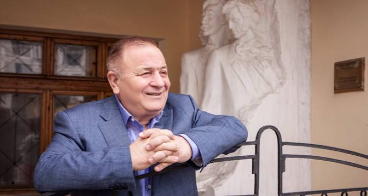 Λήμνος: Υποτροφία σε μαθήτρια του νησιού  από τον Παντελή Μπούμπουρα