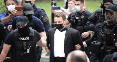 &Gamma;&lambda;&upsilon;&kappa;ά &Nu;&epsilon;&rho;ά: &Pi;ώ&sigmaf; &pi;&epsilon;&rho;&iota;&gamma;&rho;ά&phi;&omicron;&upsilon;&nu; &omicron;&iota; &alpha;&sigma;&tau;&upsilon;&nu;&omicron;&mu;&iota;&kappa;&omicron;ί &tau;&omicron; &theta;έ&alpha;&tau;&rho;&omicron; &tau;&omicron;&upsilon; &sigma;&upsilon;&zeta;&upsilon;&gamma;&omicron;&kappa;&tau;ό&nu;&omicron;&upsilon; | &Kappa;&alpha;&lambda;&omicron;ύ&sigma;&epsilon; &sigma;&epsilon; &beta;&omicron;ή&theta;&epsilon;&iota;&alpha; ό&tau;&alpha;&nu; &mu;&pi;ή&kappa;&alpha;&nu; &sigma;&tau;&omicron; &sigma;&pi;ί&tau;&iota;