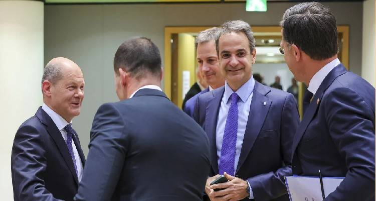 &Omicron; &Mu;&eta;&tau;&sigma;&omicron;&tau;ά&kappa;&eta;&sigmaf; &laquo;&sigma;&tau;&rho;&iota;&mu;ώ&chi;&nu;&epsilon;&iota;&raquo; &tau;&omicron;&nu; &Epsilon;&rho;&nu;&tau;&omicron;&gamma;ά&nu; | &Alpha;&pi;&alpha;&nu;&omega;&tau;ά &mu;&eta;&nu;ύ&mu;&alpha;&tau;&alpha; &sigma;&tau;ή&rho;&iota;&xi;&eta;&sigmaf; &sigma;&tau;&eta;&nu; &Epsilon;&lambda;&lambda;ά&delta;&alpha; &alpha;&pi;ό &xi;έ&nu;&omicron;&upsilon;&sigmaf; &eta;&gamma;έ&tau;&epsilon;&sigmaf;