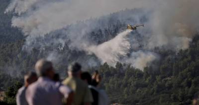 &Phi;&omega;&tau;&iota;ά &sigma;&tau;&alpha; &Beta;ί&lambda;&iota;&alpha;: &Nu;έ&alpha; &mu;&epsilon;&gamma;ά&lambda;&eta; &alpha;&nu;&alpha;&zeta;&omega;&pi;ύ&rho;&omega;&sigma;&eta; | &Sigma;&upsilon;&nu;&epsilon;&chi;&epsilon;ί&sigmaf; &omicron;&iota; &rho;ί&psi;&epsilon;&iota;&sigmaf; &nu;&epsilon;&rho;&omicron;ύ &alpha;&pi;ό &tau;&iota;&sigmaf; &epsilon;&nu;&alpha;έ&rho;&iota;&epsilon;&sigmaf; &delta;&upsilon;&nu;ά&mu;&epsilon;&iota;&sigmaf;