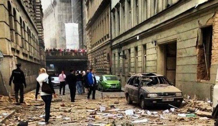 &Tau;&sigma;&epsilon;&chi;ί&alpha;: &Iota;&sigma;&chi;&upsilon;&rho;ή έ&kappa;&rho;&eta;&xi;&eta; &sigma;&tau;&omicron; &kappa;έ&nu;&tau;&rho;&omicron; &tau;&eta;&sigmaf; &Pi;&rho;ά&gamma;&alpha;&sigmaf;