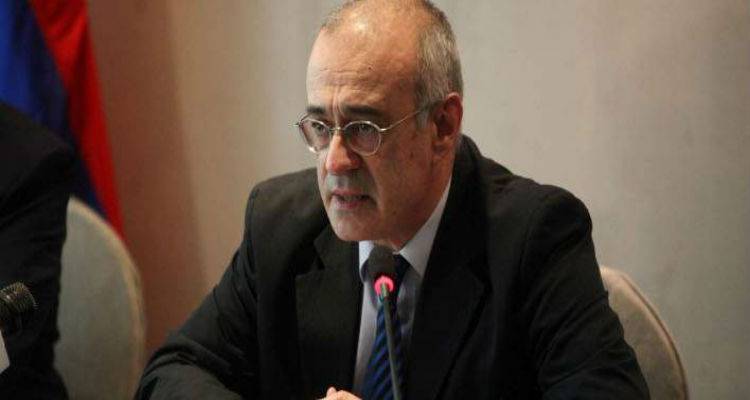 &Epsilon;&pi;&iota;&mu;έ&nu;&epsilon;&iota; &omicron; &Mu;ά&rho;&delta;&alpha;&sigmaf; &sigma;&tau;&omicron;&upsilon;&sigmaf; &pi;&rho;ό&sigma;&phi;&upsilon;&gamma;&epsilon;&sigmaf;-&epsilon;&pi;&epsilon;&nu;&delta;&upsilon;&tau;έ&sigmaf;: "Έ&chi;&omicron;&upsilon;&mu;&epsilon; &pi;&lambda;&eta;&rho;&omicron;&phi;&omicron;&rho;ί&epsilon;&sigmaf;, &upsilon;&pi;ά&rho;&chi;&omicron;&upsilon;&nu; &pi;&lambda;&omicron;ύ&sigma;&iota;&omicron;&iota; &alpha;&nu;ά&mu;&epsilon;&sigma;ά &tau;&omicron;&upsilon;&sigmaf;"