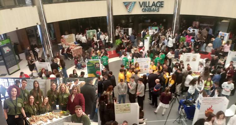 &Delta;&upsilon;&nu;&alpha;&mu;&iota;&kappa;ή &pi;&alpha;&rho;&omicron;&upsilon;&sigma;ί&alpha; &tau;&eta;&sigmaf; Terra Hephaestia &sigma;&tau;&eta; &Mu;&alpha;&theta;&eta;&tau;&iota;&kappa;ή &Epsilon;&mu;&pi;&omicron;&rho;&iota;&kappa;ή Έ&kappa;&theta;&epsilon;&sigma;&eta; | &Sigma;&tau;&iota;&sigmaf; 10 &kappa;&omicron;&rho;&upsilon;&phi;&alpha;ί&epsilon;&sigmaf; &omicron;&mu;ά&delta;&epsilon;&sigmaf; &eta; &Lambda;ή&mu;&nu;&omicron;&sigmaf;