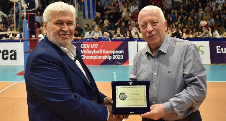 Βράβευση Περιφερειάρχη από την Ελληνική Ομοσπονδία Βόλεϊ