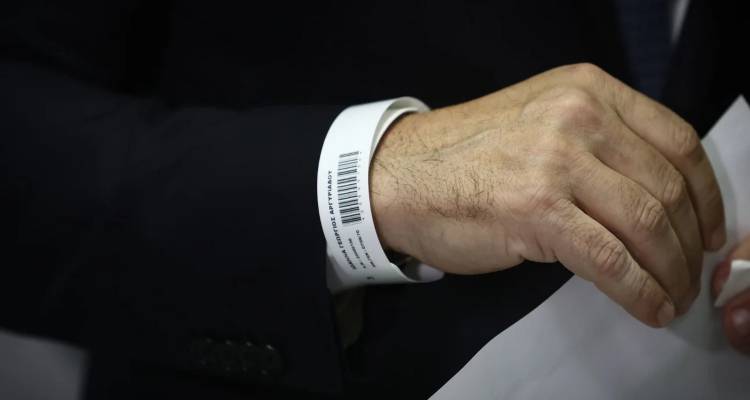 &Tau;&omicron; &laquo;&beta;&rho;&alpha;&chi;&iota;&omicron;&lambda;ά&kappa;&iota;&raquo; &mu;&epsilon;&iota;ώ&nu;&epsilon;&iota; &tau;&omicron;&nu; &mu;έ&sigma;&omicron; &chi;&rho;ό&nu;&omicron; &alpha;&nu;&alpha;&mu;&omicron;&nu;ή&sigmaf; &sigma;&tau;&alpha; &Epsilon;&pi;&epsilon;ί&gamma;&omicron;&nu;&tau;&alpha; -&Epsilon;&pi;&epsilon;&kappa;&tau;&epsilon;ί&nu;&epsilon;&tau;&alpha;&iota; &sigma;&tau;&alpha;&theta;&epsilon;&rho;ά, &tau;&omicron; &mu;ή&nu;&upsilon;&mu;&alpha; &Gamma;&epsilon;&omega;&rho;&gamma;&iota;ά&delta;&eta;