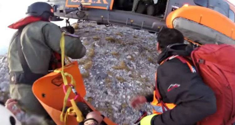 Οι συγκλονιστικές εικόνες από την διάσωση του ορειβάτη στον Όλυμπο απο το Super Puma της Λήμνου | Το «πάρκαραν» σε μια… λωρίδα γης! (video)