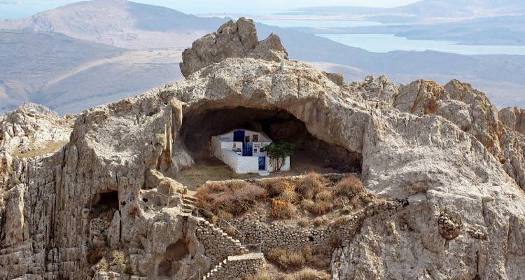 Παναγιά Κακαβιώτισσα: Για 2η χρονιά η εικόνα αφήνει το σπήλαιο και κατεβαίνει στην πόλη
