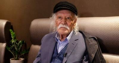 &Pi;έ&theta;&alpha;&nu;&epsilon; &omicron; &Mu;&alpha;&nu;ώ&lambda;&eta;&sigmaf; &Gamma;&lambda;έ&zeta;&omicron;&sigmaf;