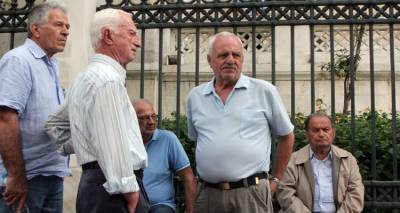 &Alpha;&nu;&alpha;&delta;&rho;&omicron;&mu;&iota;&kappa;ά &sigma;&upsilon;&nu;&tau;&alpha;&xi;&iota;&omicron;ύ&chi;&omega;&nu;: &Pi;&omicron;&iota;&alpha; &beta;ή&mu;&alpha;&tau;&alpha; &pi;&rho;έ&pi;&epsilon;&iota; &nu;&alpha; &alpha;&kappa;&omicron;&lambda;&omicron;&upsilon;&theta;ή&sigma;&omicron;&upsilon;&nu; &gamma;&iota;&alpha; &nu;&alpha; &pi;ά&rho;&omicron;&upsilon;&nu; &pi;ί&sigma;&omega; &tau;&alpha; &kappa;&omicron;&mu;&mu;έ&nu;&alpha; &delta;ώ&rho;&alpha;