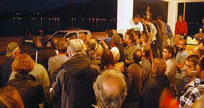 Επεισόδια στη Λέρο για τη μεταφορά μεταναστών | Ακτιβιστές έπεσαν στη θάλασσα στο λιμάνι της Μυτιλήνης | Τρόμος στη Σάμο