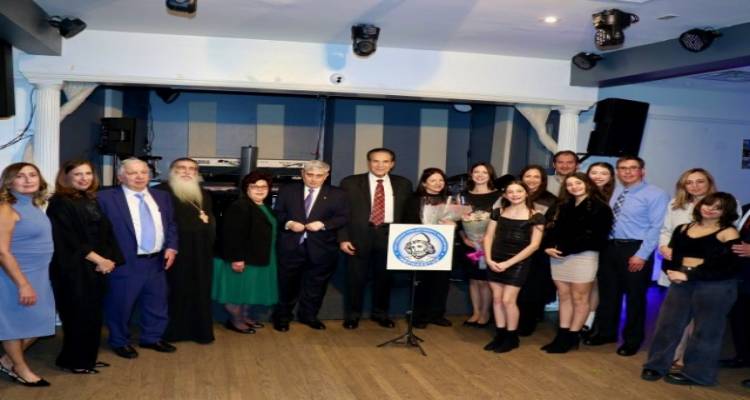 &Omicron;&iota; &Lambda;&eta;&mu;&nu;&iota;&omicron;&iota; &tau;&eta;&sigmaf; &Omicron;&mu;&omicron;&gamma;έ&nu;&epsilon;&iota;&alpha;&sigmaf; &tau;ί&mu;&eta;&sigma;&alpha;&nu; &tau;&omicron;&nu; &kappa;&alpha;&theta;&eta;&gamma;&eta;&tau;ή &Epsilon;&upsilon;&sigma;&tau;&rho;ά&tau;&iota;&omicron; &Delta;&epsilon;&mu;&epsilon;&rho;&tau;&zeta;ή