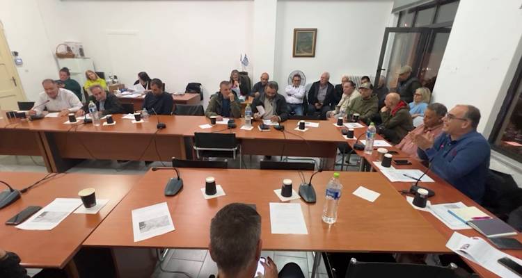 Ένταση στη συνεδρίαση του Δημοτικού Συμβουλίου για την αφαλάτωση | Ο πρόεδρος του Δ.Σ διέκοψε για πέντε λεπτά