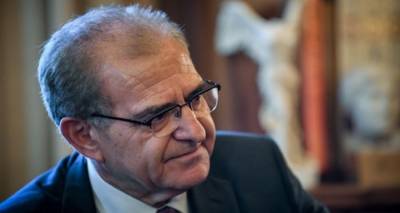 &Alpha;&nu;&tau;. &Delta;&iota;&alpha;&mu;&alpha;&tau;ά&rho;&eta;&sigmaf;: &laquo;&Iota;&epsilon;&rho;ό &kappa;&alpha;&theta;ή&kappa;&omicron;&nu;&raquo; &gamma;&iota;&alpha; &tau;&eta;&nu; &Epsilon;&lambda;&lambda;ά&delta;&alpha; &nu;&alpha; &sigma;&upsilon;&mu;&pi;&alpha;&rho;&alpha;&sigma;&tau;&alpha;&theta;&epsilon;ί &sigma;&tau;&omicron;&nu; &Epsilon;&lambda;&lambda;&eta;&nu;&iota;&sigma;&mu;ό &tau;&eta;&sigmaf; &Tau;&epsilon;&nu;έ&delta;&omicron;&upsilon;