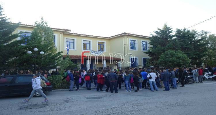 Υπο κατάληψη σήμερα το Λύκειο της Μύρινας (photos + mp3)