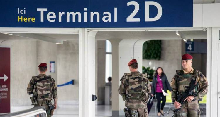 &Sigma;&upsilon;&nu;&alpha;&gamma;&epsilon;&rho;&mu;ό&sigmaf; &sigma;&tau;&omicron; &alpha;&epsilon;&rho;&omicron;&delta;&rho;ό&mu;&iota;&omicron; &Sigma;&alpha;&rho;&lambda; &nu;&tau;&epsilon; &Gamma;&kappa;&omicron;&lambda; &alpha;&pi;ό &delta;&upsilon;&omicron; ά&nu;&tau;&rho;&epsilon;&sigmaf; &mu;&epsilon; &psi;&epsilon;ύ&tau;&iota;&kappa;&alpha; ό&pi;&lambda;&alpha;