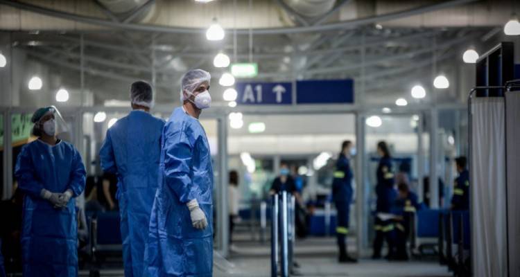 Κορωνοϊός: Μειώθηκαν τα κρούσματα για δεύτερη συνεχόμενη μέρα -Αττική, κλειστές δομές και 50άρηδες οι πηγές ανησυχίας