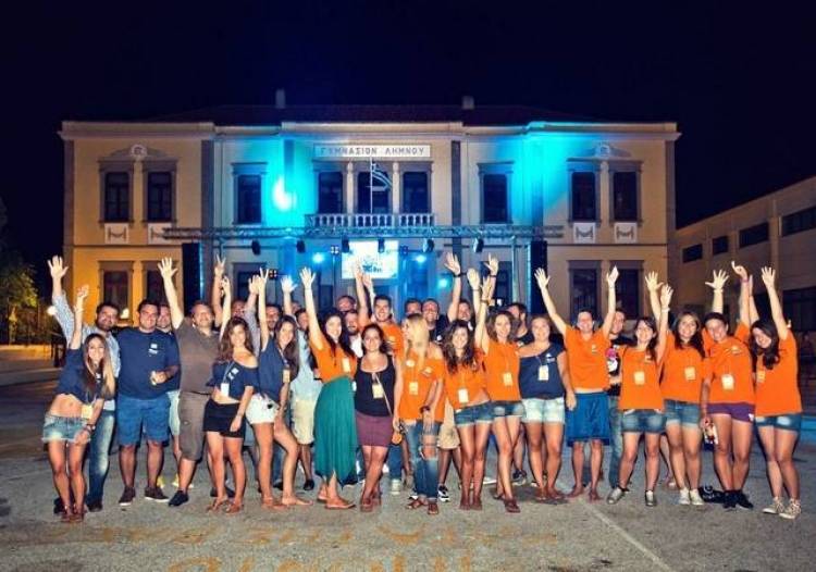 Lemnos Festival 2014: &Mu;&iota;&alpha; &alpha;&nu;ά&sigma;&alpha; &pi;&rho;&iota;&nu; &tau;&omicron; &mu;&epsilon;&gamma;ά&lambda;&omicron; &phi;&epsilon;&sigma;&tau;&iota;&beta;ά&lambda; &tau;&omicron;&upsilon; &kappa;&alpha;&lambda;&omicron;&kappa;&alpha;&iota;&rho;&iota;&omicron;ύ (photos)