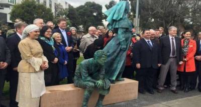 &Alpha;&pi;&omicron;&kappa;&alpha;&lambda;&upsilon;&pi;&tau;ή&rho;&iota;&alpha; &gamma;&iota;&alpha; &tau;&omicron; &mu;&nu;&eta;&mu;&epsilon;ί&omicron; &Lambda;ή&mu;&nu;&omicron;&sigmaf; - &Kappa;&alpha;&lambda;&lambda;ί&pi;&omicron;&lambda;&eta; &sigma;&tau;&eta; &Mu;&epsilon;&lambda;&beta;&omicron;ύ&rho;&nu;&eta; (video + mp3 + photos)