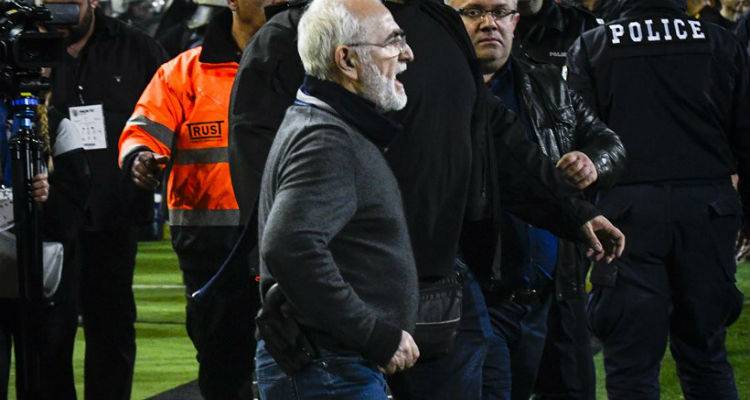 &Mu;&epsilon; &tau;&omicron; &pi;&omicron;&delta;&omicron;&sigma;&phi;&alpha;&iota;&rho;&iota;&kappa;ό Grexit &sigma;&tau;&omicron; &tau;&rho;&alpha;&pi;έ&zeta;&iota;, &eta; &kappa;&upsilon;&beta;έ&rho;&nu;&eta;&sigma;&eta; &alpha;&pi;&omicron;&lambda;&omicron;&gamma;&epsilon;ί&tau;&alpha;&iota; (ή&pi;&iota;&alpha;) &gamma;&iota;&alpha; &tau;&omicron;&nu; &Sigma;&alpha;&beta;&beta;ί&delta;&eta;