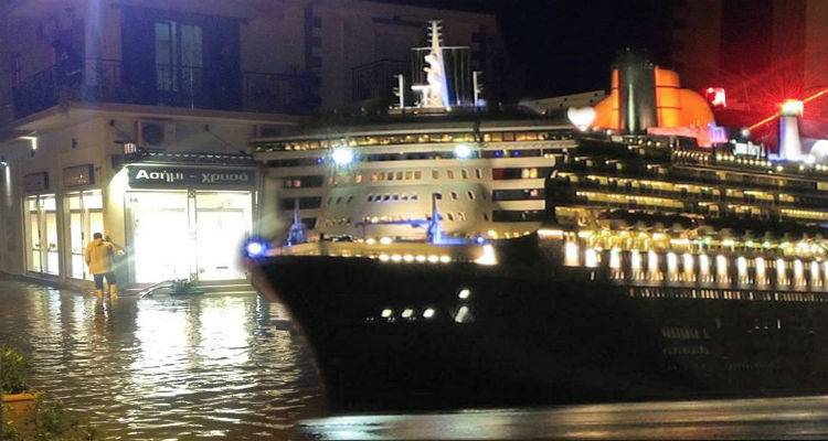 &Tau;&omicron; &iota;&sigma;&tau;&omicron;&rho;&iota;&kappa;ό &kappa;&rho;&omicron;&upsilon;&alpha;&zeta;&iota;&epsilon;&rho;ό&pi;&lambda;&omicron;&iota;&omicron; &laquo;Queen Mary 2&raquo;... &sigma;&tau;&eta;&nu; &pi;&lambda;&alpha;&tau;&epsilon;ί&alpha; &Kappa;&Tau;&Epsilon;&Lambda; &sigma;&tau;&eta; &Mu;ύ&rho;&iota;&nu;&alpha;! (photos)