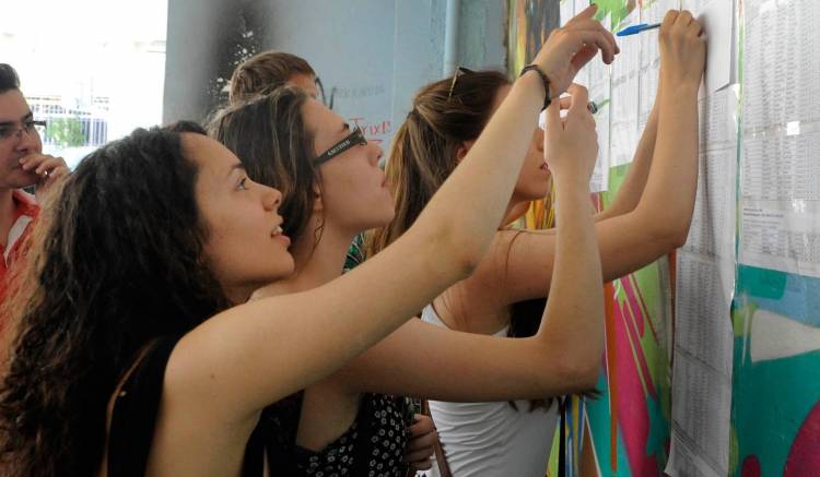 &Tau;&omicron; &Kappa;.&Kappa;.&Epsilon; &gamma;&iota;&alpha; &tau;&eta;&nu; &alpha;&nu;&alpha;&kappa;&omicron;ί&nu;&omega;&sigma;&eta; &tau;&omega;&nu; &beta;ά&sigma;&epsilon;&omega;&nu; &epsilon;&iota;&sigma;&alpha;&gamma;&omega;&gamma;ή&sigmaf; &sigma;&epsilon; &Alpha;&Epsilon;&Iota; &kappa;&alpha;&iota; &Tau;&Epsilon;&Iota;