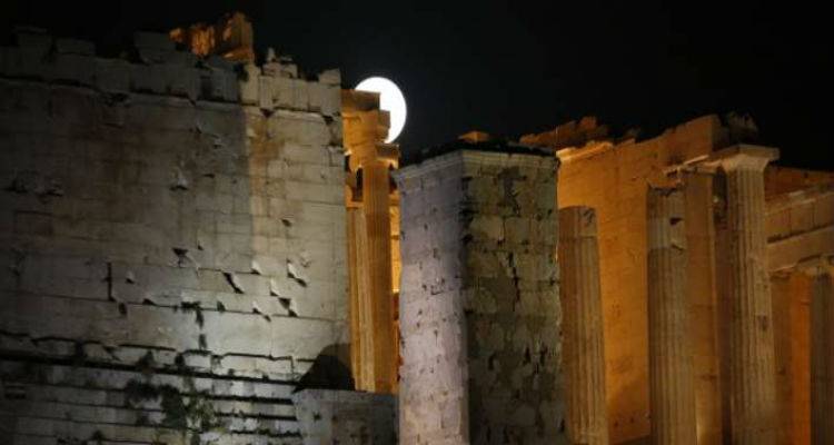 &Eta; &mu;&alpha;&gamma;&epsilon;ί&alpha; &tau;&eta;&sigmaf; &alpha;&upsilon;&gamma;&omicron;&upsilon;&sigma;&tau;&iota;ά&tau;&iota;&kappa;&eta;&sigmaf; &pi;&alpha;&nu;&sigma;&epsilon;&lambda;ή&nu;&omicron;&upsilon; | &Beta;&gamma;ή&kappa;&alpha;&nu; ό&lambda;&omicron;&iota; &nu;&alpha; &delta;&omicron;&upsilon;&nu; &tau;&omicron; &pi;&iota;&omicron; &lambda;&alpha;&mu;&pi;&rho;ό &phi;&epsilon;&gamma;&gamma;ά&rho;&iota; (photos)
