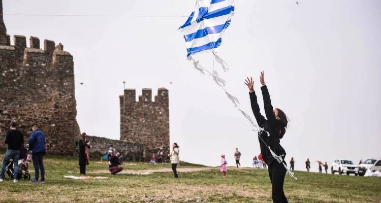 &Kappa;&alpha;&nu;&tau;&epsilon;&rho;έ&sigmaf;: &Theta;&alpha; &laquo;&mu;&omicron;&upsilon;&tau;&zeta;&omicron;&upsilon;&rho;ώ&sigma;&epsilon;&iota;&raquo; &omicron; &kappa;&alpha;&iota;&rho;ό&sigmaf; &tau;&alpha; &laquo;&Kappa;&omicron;ύ&lambda;&omicron;&upsilon;&mu;&alpha;&raquo; -&Eta; &pi;&rho;ό&gamma;&nu;&omega;&sigma;&eta; &gamma;&iota;&alpha; &tau;&omicron; &tau;&rho;&iota;ή&mu;&epsilon;&rho;&omicron; &tau;&eta;&sigmaf; &Kappa;&alpha;&theta;&alpha;&rho;ά&sigmaf; &Delta;&epsilon;&upsilon;&tau;έ&rho;&alpha;&sigmaf;