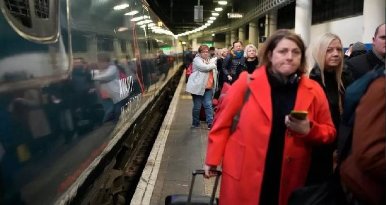&Beta;&rho;&epsilon;&tau;&alpha;&nu;ί&alpha; : &Tau;&omicron; &sigma;&upsilon;&nu;&delta;&iota;&kappa;ά&tau;&omicron; RMT &alpha;&pi;&omicron;&rho;&rho;ί&pi;&tau;&epsilon;&iota; &tau;&eta;&nu; &pi;&rho;&omicron;&sigma;&phi;&omicron;&rho;ά &nu;&alpha; &sigma;&tau;&alpha;&mu;&alpha;&tau;ή&sigma;&omicron;&upsilon;&nu; &omicron;&iota; &alpha;&pi;&epsilon;&rho;&gamma;ί&epsilon;&sigmaf; &tau;&omega;&nu; &sigma;&iota;&delta;&eta;&rho;&omicron;&delta;&rho;&omicron;&mu;&iota;&kappa;ώ&nu; &tau;&eta;&nu; &pi;&epsilon;&rho;ί&omicron;&delta;&omicron; &tau;&omega;&nu; &Chi;&rho;&iota;&sigma;&tau;&omicron;&upsilon;&gamma;έ&nu;&nu;&omega;&nu;