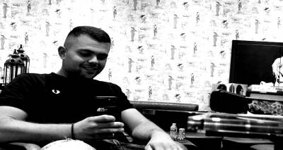 &Theta;&rho;ή&nu;&omicron;&sigmaf; &sigma;&tau;&eta; &Lambda;ή&mu;&nu;&omicron;: &Tau;&omicron; &tau;&epsilon;&lambda;&epsilon;&upsilon;&tau;&alpha;ί&omicron; &alpha;&nu;&tau;ί&omicron; &sigma;&tau;&omicron;&nu; 20&chi;&rho;&omicron;&nu;&omicron; &Chi;&alpha;&rho;ά&lambda;&alpha;&mu;&pi;&omicron; &Pi;&rho;&alpha;&sigma;&sigma;ά | &Alpha;ύ&rho;&iota;&omicron; &eta; &kappa;&eta;&delta;&epsilon;ί&alpha; &sigma;&tau;&omicron; &Alpha;&nu;&delta;&rho;ώ&nu;&iota;