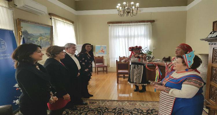 Tα... &quot;έψαλλαν&quot; στην Περιφερειάρχη