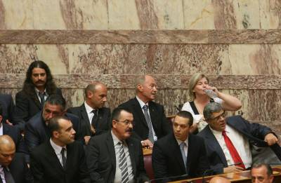 «Απειλεί» με εκλογές η Χρυσή Αυγή