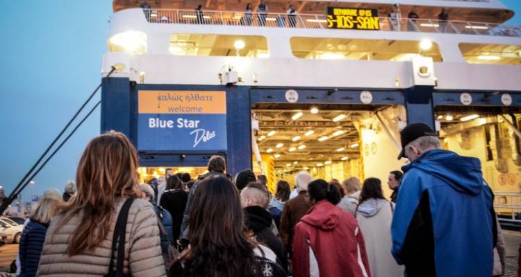 Πλοία: Ερχονται αυξήσεις στα εισιτήρια