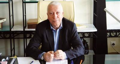 &Omicron; &Pi;&epsilon;&rho;&iota;&phi;&epsilon;&rho;&epsilon;&iota;ά&rho;&chi;&eta;&sigmaf; &gamma;&iota;&alpha; &tau;&eta; &nu;έ&alpha; &sigma;&chi;&omicron;&lambda;&iota;&kappa;ή &chi;&rho;&omicron;&nu;&iota;ά