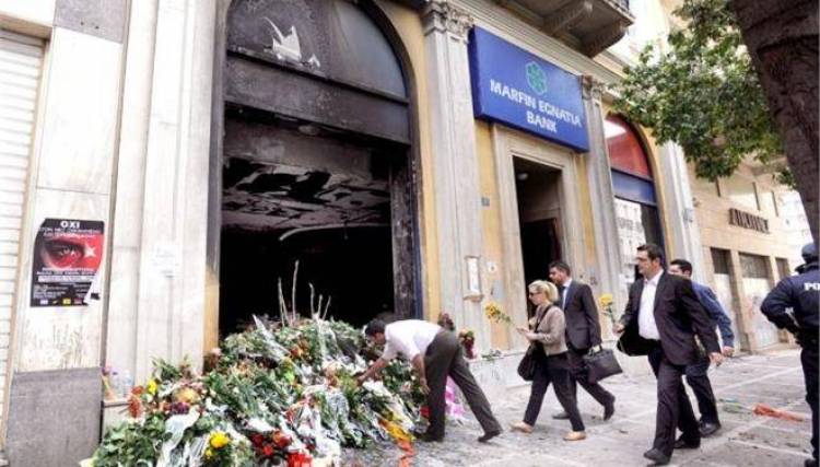 Ξαναζωντανεύει στο δικαστήριο η φρίκη της Marfin