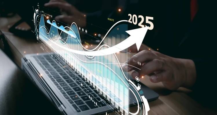 Πώς να βάλετε σε τάξη τα οικονομικά σας το 2025 | Ειδικοί δίνουν 7 tips