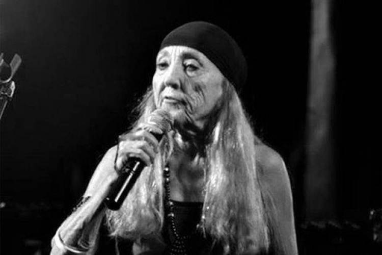 Γιώτα Γιάννα: «Είμαι ροκ, είμαι αυτό, αγριοκάτσικο στα κεραμίδια»