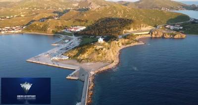 Hiking Adventures: &Omicron; Ά&gamma;&iota;&omicron;&sigmaf; &Nu;&iota;&kappa;ό&lambda;&alpha;&omicron;&sigmaf; ά&gamma;&rho;&upsilon;&pi;&nu;&omicron;&sigmaf; &phi;&rho;&omicron;&upsilon;&rho;ό&sigmaf; &tau;&omicron;&upsilon; &lambda;&iota;&mu;&alpha;&nu;&iota;&omicron;ύ &tau;&eta;&sigmaf; &Lambda;ή&mu;&nu;&omicron;&upsilon; (video)