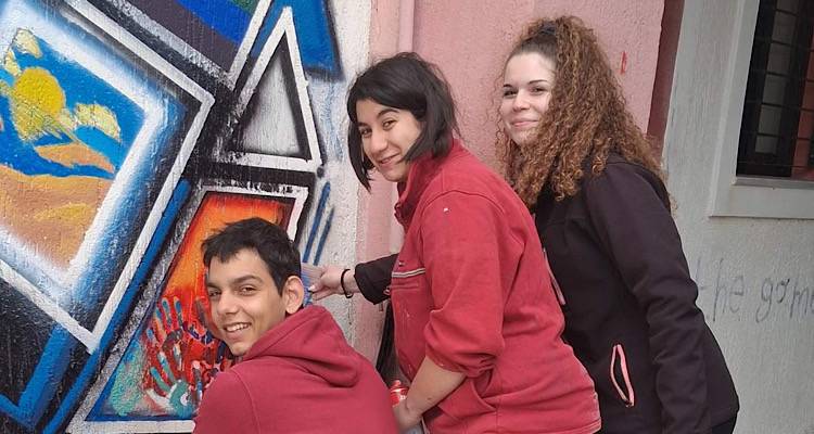 &Mu;&epsilon; &tau;&iota;&sigmaf; &laquo;&Omicron;&rho;&alpha;&tau;έ&sigmaf; &Phi;&omega;&nu;έ&sigmaf;&raquo; &tau;&omicron; &Gamma;&Epsilon;&Lambda; &Mu;&omicron;ύ&delta;&rho;&omicron;&upsilon; &sigma;&tau;&omicron; 5&omicron; &Pi;&alpha;&nu;&epsilon;&lambda;&lambda;ή&nu;&iota;&omicron; &Mu;&alpha;&theta;&eta;&tau;&iota;&kappa;ό &Sigma;&upsilon;&nu;έ&delta;&rho;&iota;&omicron; &laquo;&Delta;&rho;ά&sigma;&epsilon;&iota;&sigmaf; &Epsilon;&nu;&epsilon;&rho;&gamma;&omicron;ύ &Pi;&omicron;&lambda;ί&tau;&eta;&raquo;