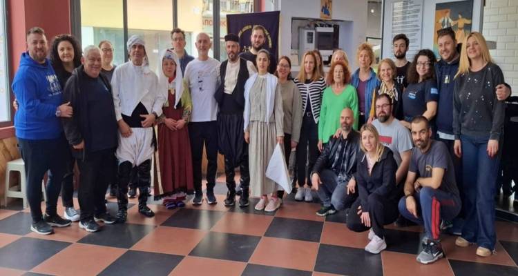 &Eta; &mu;&omicron;&upsilon;&sigma;&iota;&kappa;&omicron;&chi;&omicron;&rho;&epsilon;&upsilon;&tau;&iota;&kappa;ή &pi;&alpha;&rho;ά&delta;&omicron;&sigma;&eta; &tau;&eta;&sigmaf; &Lambda;ή&mu;&nu;&omicron;&upsilon; &tau;&alpha;&xi;ί&delta;&epsilon;&psi;&epsilon; &sigma;&tau;&omicron;&nu; &Pi;&epsilon;&iota;&rho;&alpha;&iota;ά