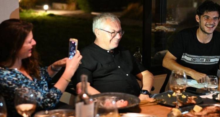 &Pi;&alpha;&nu;&tau;&rho;&epsilon;ύ&tau;&eta;&kappa;&epsilon; &omicron; &Sigma;&tau;&alpha;&mu;ά&tau;&eta;&sigmaf; &Mu;&alpha;&lambda;έ&lambda;&eta;&sigmaf; &tau;&eta;&nu; &eta;&mu;έ&rho;&alpha; &tau;&omega;&nu; &gamma;&epsilon;&nu;&epsilon;&theta;&lambda;ί&omega;&nu; &tau;&omicron;&upsilon;