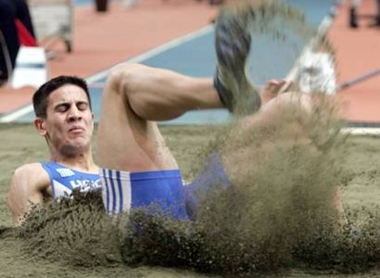 &Tau;&omicron; &laquo;&alpha;&rho;&gamma;&upsilon;&rho;ό&raquo; ά&lambda;&mu;&alpha; &tau;&omicron;&upsilon; &Lambda;&eta;&mu;&nu;&iota;&omicron;ύ &Mu;&iota;&chi;ά&lambda;&eta; &Mu;&epsilon;&rho;&tau;&zeta;&alpha;&nu;ί&delta;&eta;  (video)