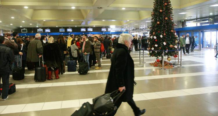 &Mu;&epsilon;&gamma;ά&lambda;&eta; &tau;&alpha;&lambda;&alpha;&iota;&pi;&omega;&rho;ί&alpha; &sigma;&tau;&omicron; &laquo;&Mu;&alpha;&kappa;&epsilon;&delta;&omicron;&nu;ί&alpha;&raquo;: &Alpha;&nu;&tau;ί &gamma;&iota;&alpha; &Theta;&epsilon;&sigma;&sigma;&alpha;&lambda;&omicron;&nu;ί&kappa;&eta;, &pi;&rho;&omicron;&sigma;&gamma;&epsilon;&iota;ώ&theta;&eta;&kappa;&alpha;&nu;... &Rho;&omicron;&upsilon;&mu;&alpha;&nu;ί&alpha;