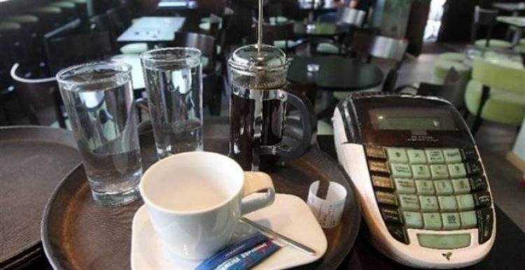 Εντός της ημέρας η εγκύκλιος για την μείωση του ΦΠΑ στην εστίαση