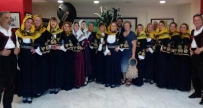 &Mu;&epsilon; &epsilon;&pi;&iota;&tau;&upsilon;&chi;ί&alpha; &eta; &pi;&alpha;&rho;ά&sigma;&tau;&alpha;&sigma;&eta; &laquo;&Sigma;&eta;&kappa;&omega;&theta;&epsilon;ί&tau;&epsilon; &nu;&alpha; &chi;&omicron;&rho;έ&psi;&omicron;&upsilon;&mu;&epsilon;&raquo; &tau;&omicron;&upsilon; &sigma;&upsilon;&lambda;&lambda;ό&gamma;&omicron;&upsilon; &Alpha;&nu;&delta;&rho;&omega;&nu;ί&omicron;&upsilon; (photos &amp; videos)