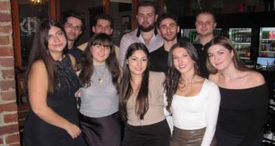 &laquo;&Mu;ί&alpha; &Gamma;&epsilon;ύ&sigma;&eta; &alpha;&pi;ό &tau;&eta; &Lambda;ή&mu;&nu;&omicron;&raquo; &sigma;&tau;&eta; &Mu;&epsilon;&lambda;&beta;&omicron;ύ&rho;&nu;&eta; &alpha;&pi;ό &tau;&eta; &nu;&epsilon;&omicron;&lambda;&alpha;ί&alpha; &tau;&eta;&sigmaf; &pi;&alpha;&rho;&omicron;&iota;&kappa;ί&alpha;&sigmaf;